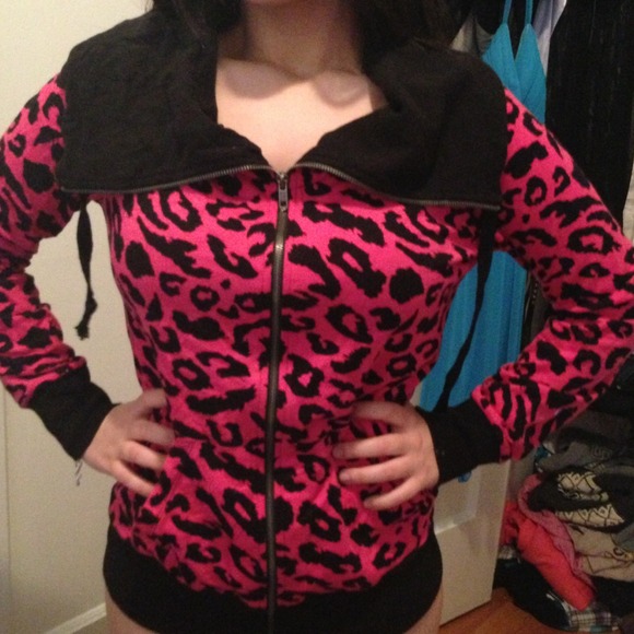 ON HOLD 🚨Pink leopard sweatshirt