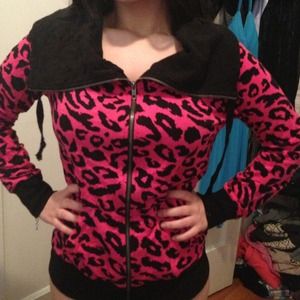 ON HOLD 🚨Pink leopard sweatshirt