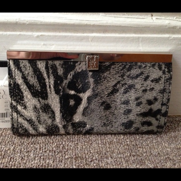 NY & C Clutch