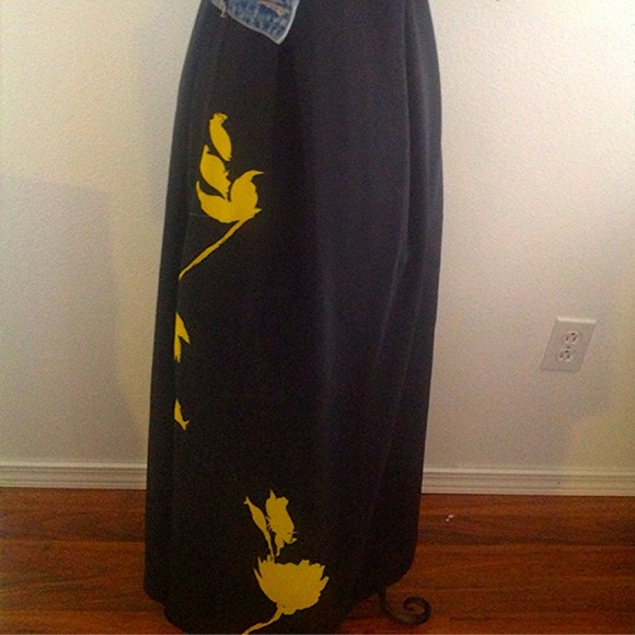 Yellow/Black Maxi Dress - Picture 3 of 4