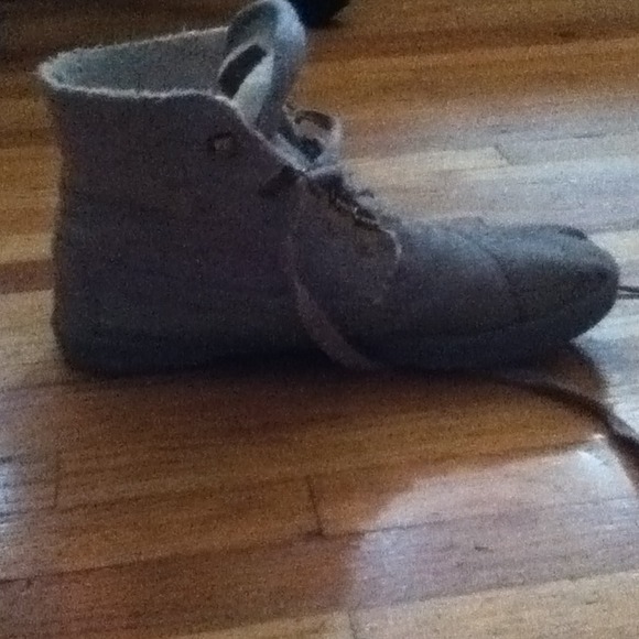 Toms boot! Willing to trade for uggs!