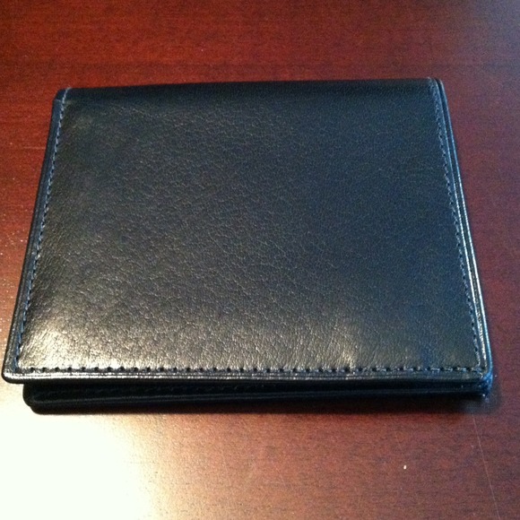 Authentic Coach Wallet. - Picture 2 of 4