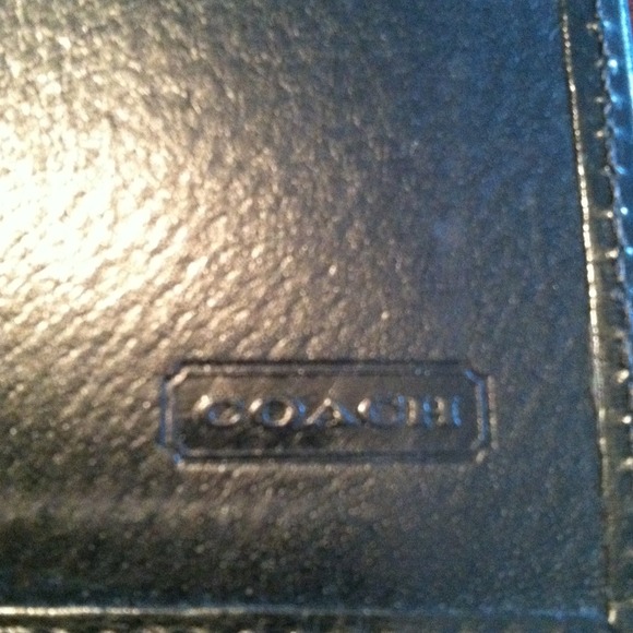 Authentic Coach Wallet. - Picture 3 of 4