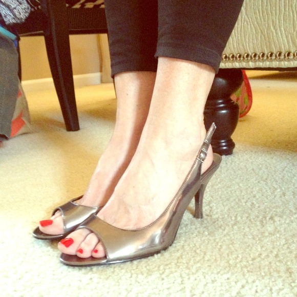 **nwot**. Shiny peeptoe sling back heels