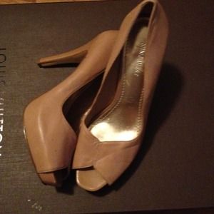 *Hold*Nine West heels