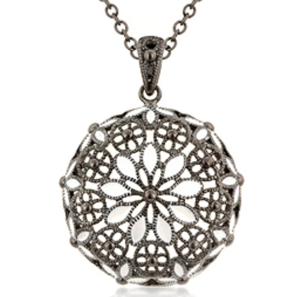 HOLD-Floral Inspired Cutout Pendant - Picture 1 of 3