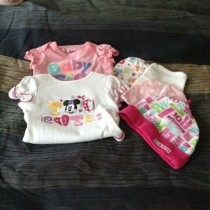 🚫SOLD🚫🎀Reduced🎀 Baby Girl Onesies & Hats