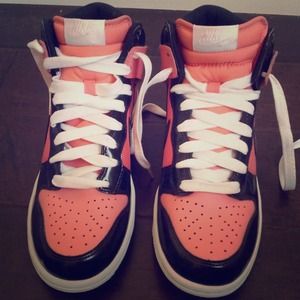 Nike Sneakers | Salmon & Black - NEW