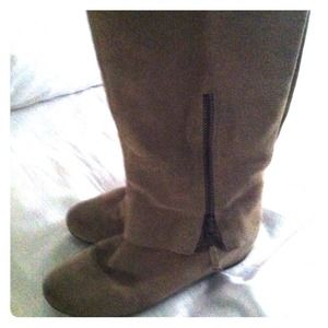 Suede Khaki 👢👢 with side zip!
