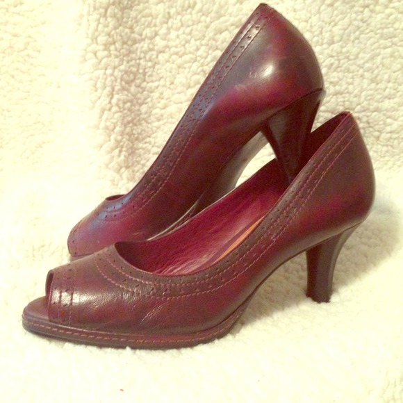 🔷 Nurture Heels - size 9