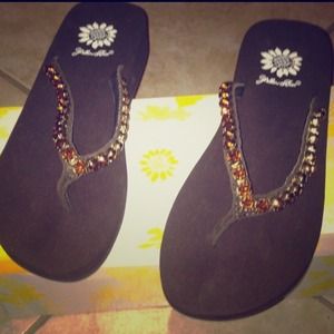 ****SOLD******Brown yellowbox flip flops size 6