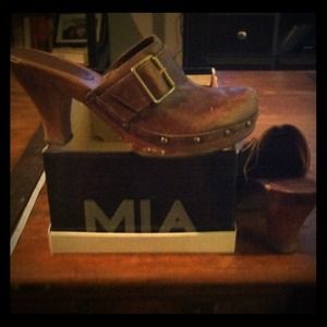 Slide on 💯 wooden heel, clog, like heel!