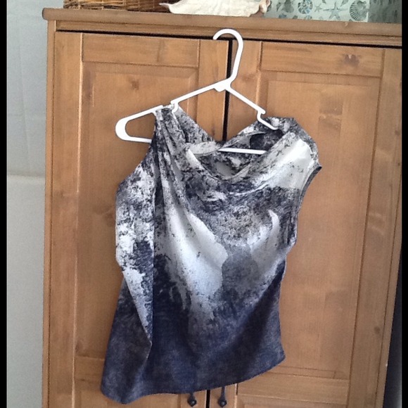 Grey black top
