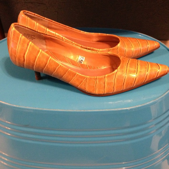 Kitten heels