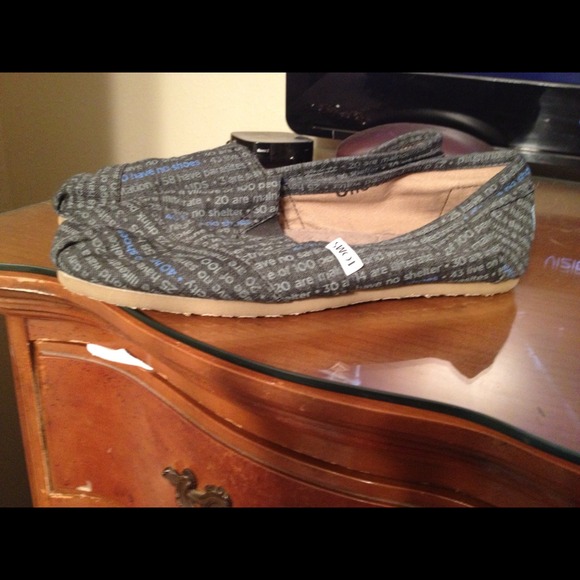 Barely worn TOMS