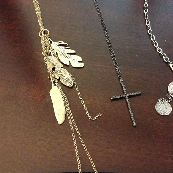 6 necklaces! - Picture 2 of 4