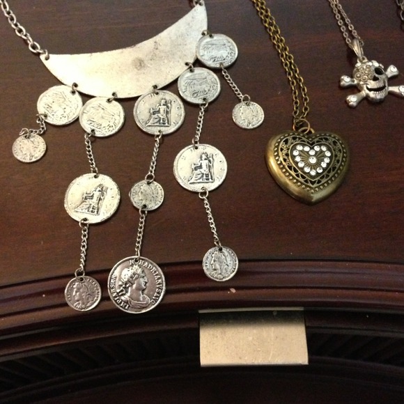 6 necklaces! - Picture 3 of 4