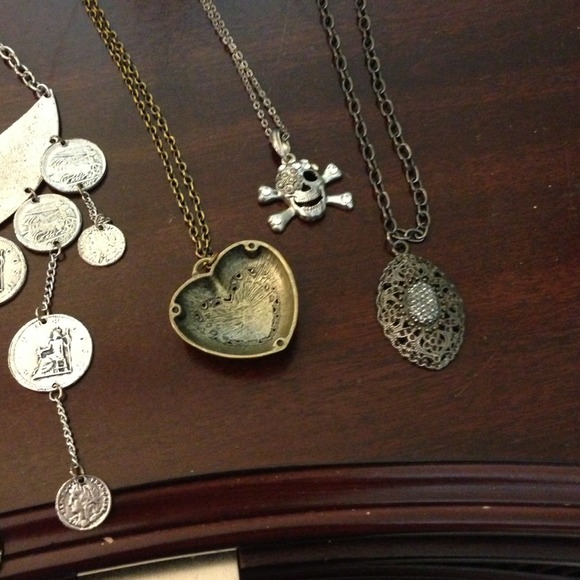 6 necklaces! - Picture 4 of 4