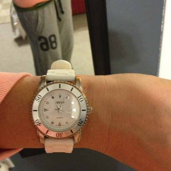 ⚪SOLD⚪ 💛American Eagle Watch💚