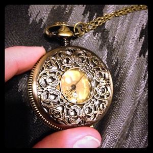 Stunning Pocket Watch Necklace