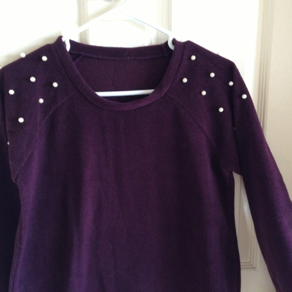 Pearl accent shoulder -Long sweater size S - Picture 2 of 3