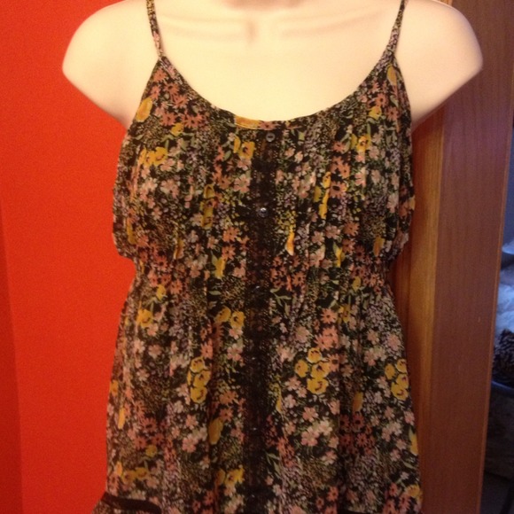🌺Floral Top🌺SOLD in BUNDLE
