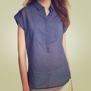 Cotton top with roll sleeves in blue