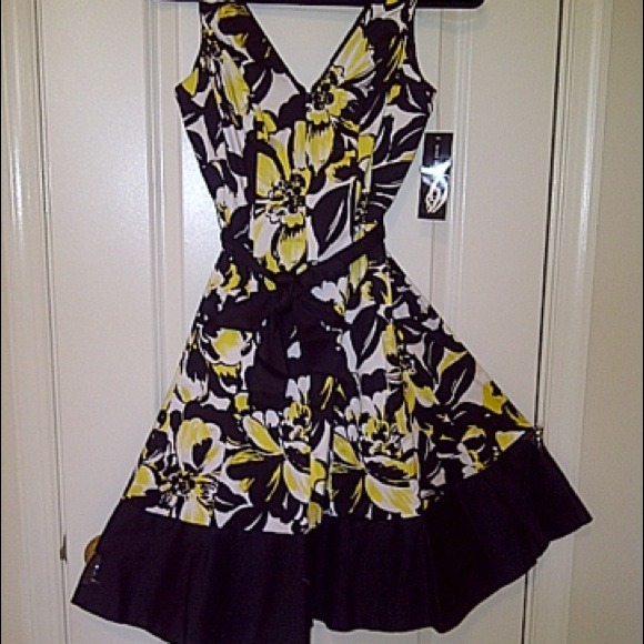 Nine West Beautiful floral Dress. 🌸🌸REDUCED🌺🌺