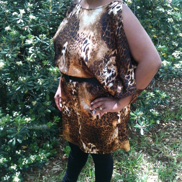 Animal print / goddess sleeve dress