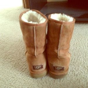 🚫🚫SOLD🚫🚫Authentic UGG boots! Tan/short