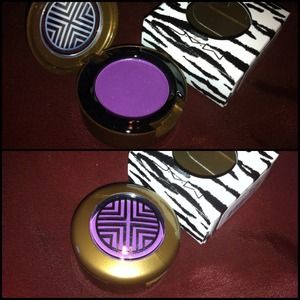 MAC Vibrant Grape eyeshadow (Style Warriors)