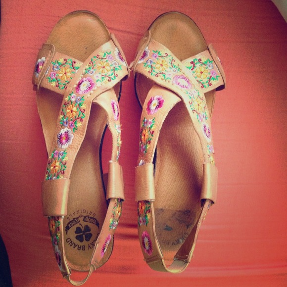 Lucky Brand wedges with detailed stitching size 8