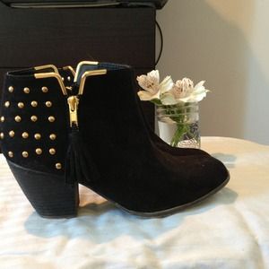 Black faux suade booties