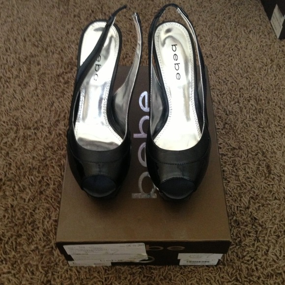🚫🚫SOLD🚫🚫Black Bebe heels
