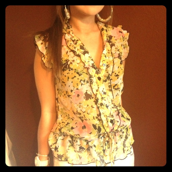🌻SOLD🌻 Yellow Floral Blouse
