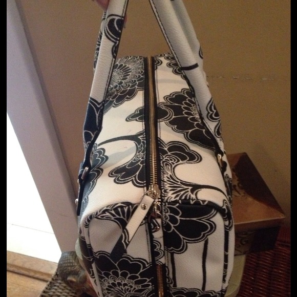 😀SOLD😜😜Kate Spade - Picture 2 of 4