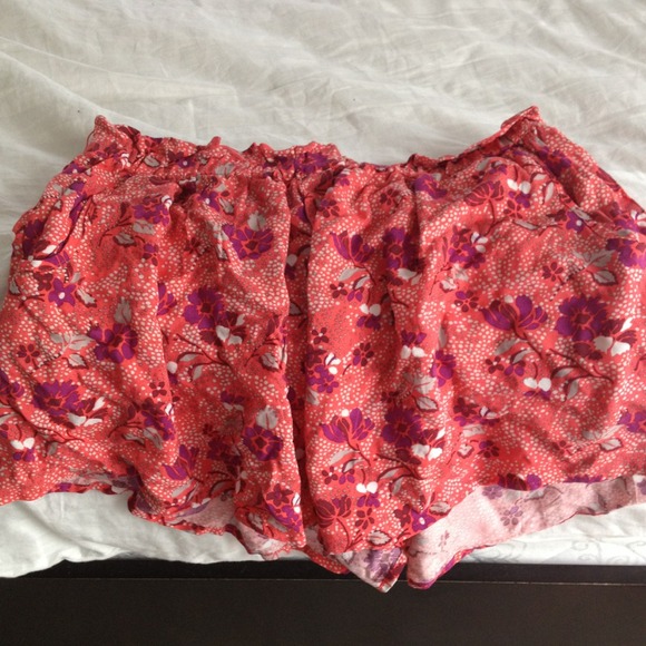 TRADED. Floral American Eagle shorts