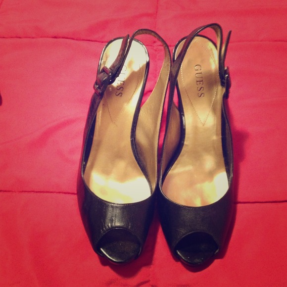 Guess pumps