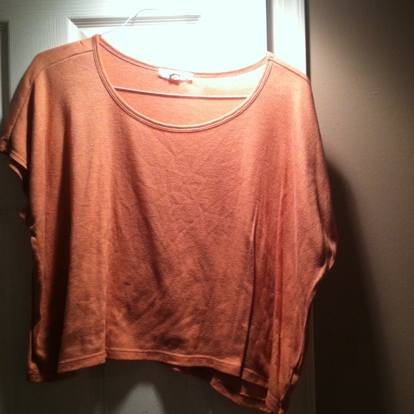 Peach colored stretchy boxed crop top
