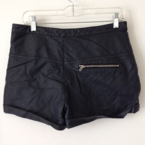 ❌SOLD❌ High Waisted Faux Leather Black Shorts - Picture 2 of 2