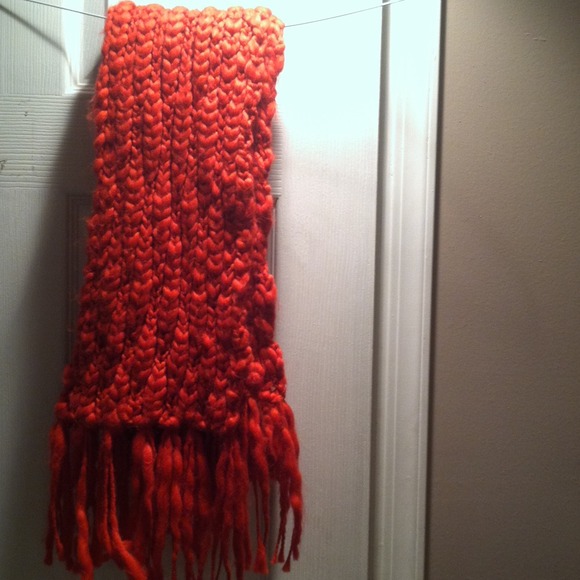 Pretty burnt red/orange knitted scarf