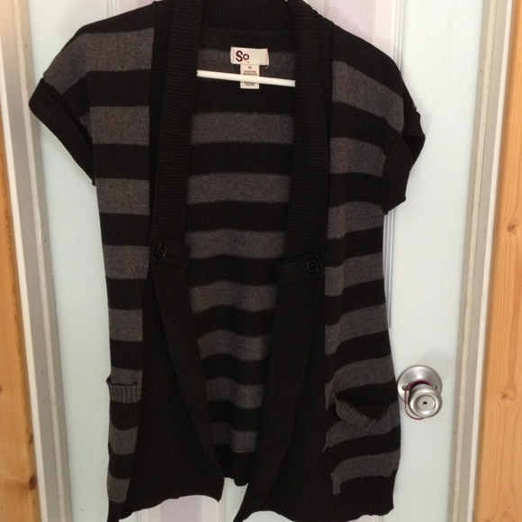 So short sleeve sweater