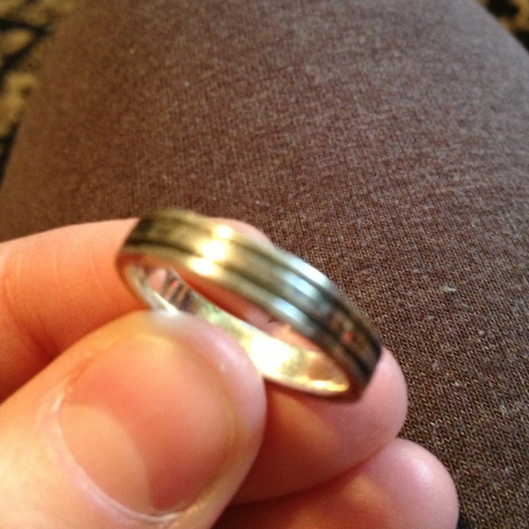 Silver ring - Picture 2 of 2