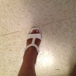 Size 7 pair of white heels