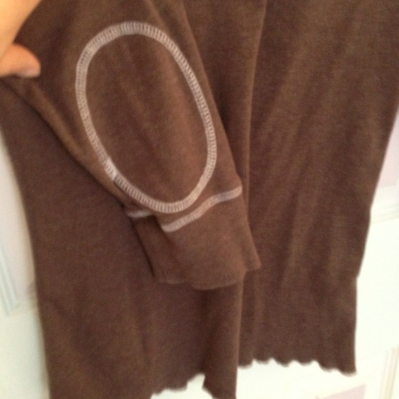 Brown 3/4 top - Picture 2 of 2