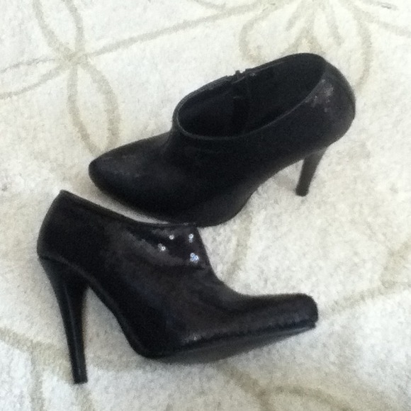 Reduced! Black sequence ankle booties