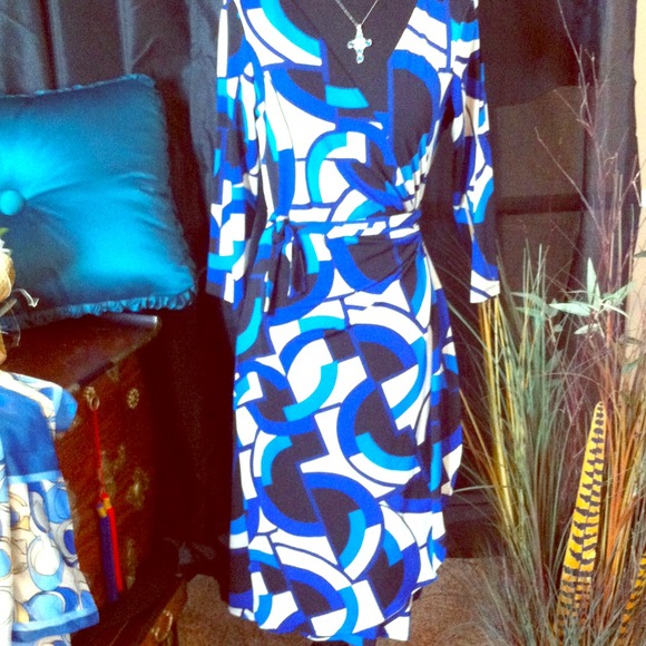 Dresses & Skirts - Geo-Print Dress 😘