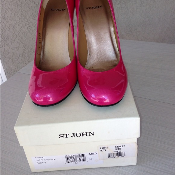 Hot pink Barbie style St. John round toe pumps