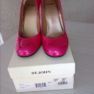 Hot pink Barbie style St. John round toe pumps