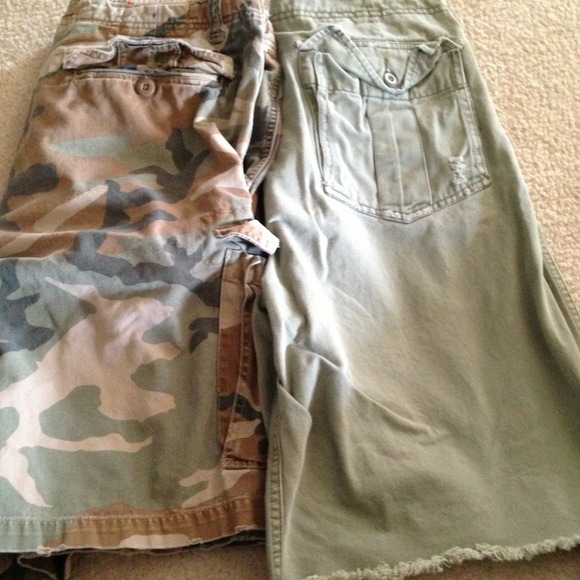 2 pairs of shorts size 34 American eagle